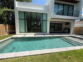 50 NE 49th St in Miami, FL - Building Photo