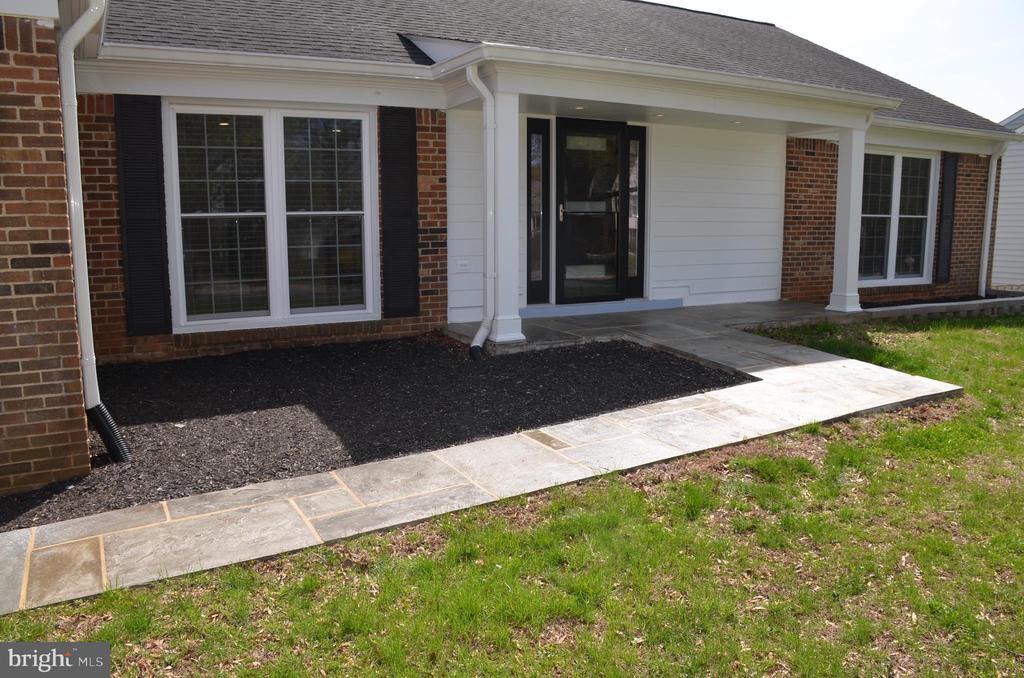 9012 Paddock Ln in Potomac, MD - Building Photo