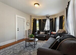 1037 Cove Rd in New Bedford, MA - Building Photo - Building Photo
