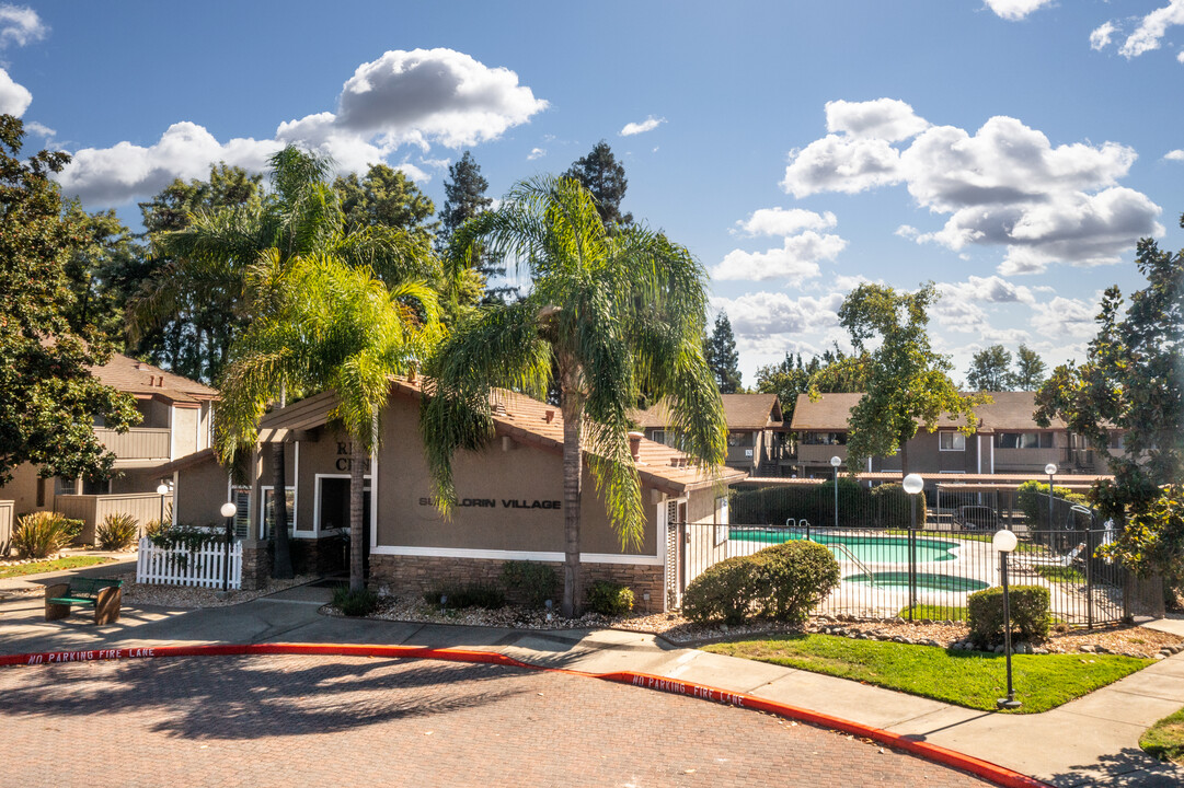 Sunflorin Village in Sacramento, CA - Building Photo