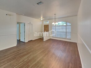 9303 Heritage Oak Ct in Tampa, FL - Building Photo - Building Photo
