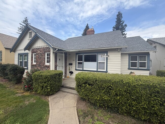 324 Mansion Ave in Chico, CA - Building Photo - Building Photo
