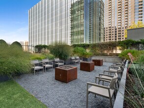 1212 Laurel St, Unit 1312 in Nashville, TN - Foto de edificio - Building Photo