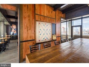 242 N Christopher Columbus Blvd, Unit 207 in Philadelphia, PA - Building Photo - Building Photo