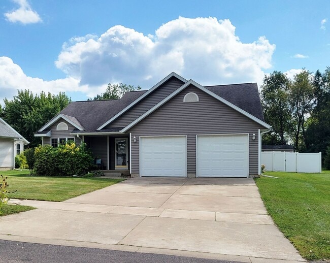 1351 Stephi Rd in Eau Claire, WI - Building Photo - Building Photo