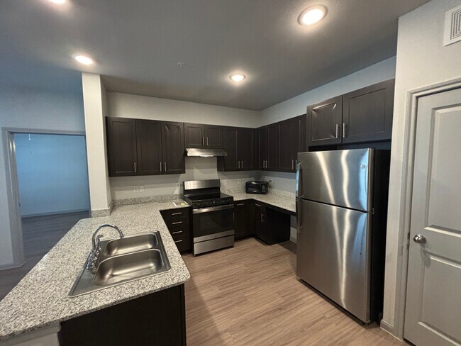 950 FM2001 in Buda, TX - Foto de edificio - Building Photo