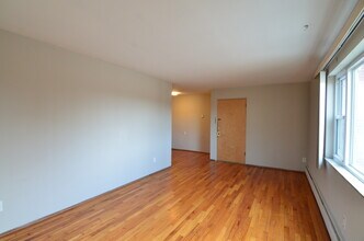 4216 Settle St, Unit 2 in Cincinnati, OH - Foto de edificio - Building Photo