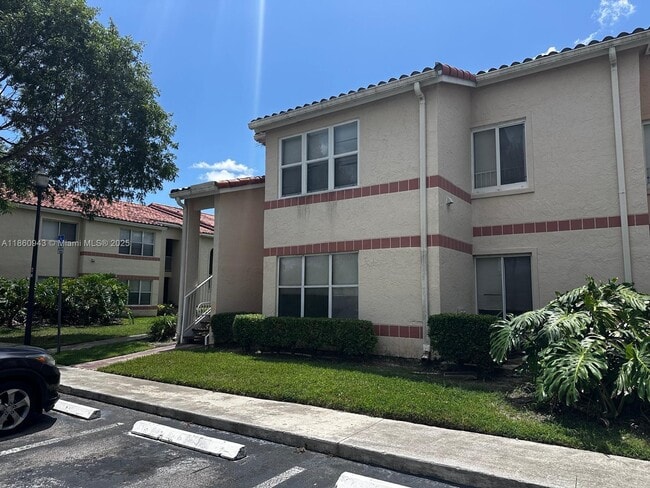 property at 3310 Pinewalk Dr N