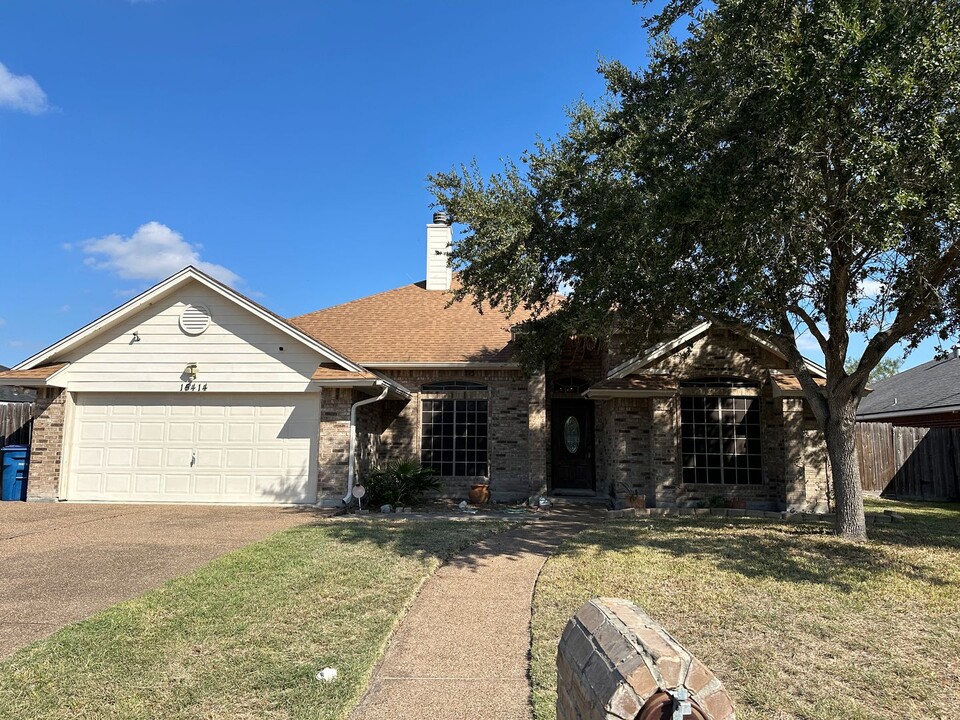 15414 Guadalupe River Dr in Corpus Christi, TX - Foto de edificio