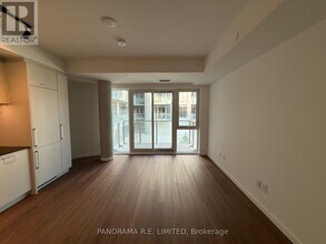 689-689 The Queensway in Toronto, ON - Building Photo - Building Photo