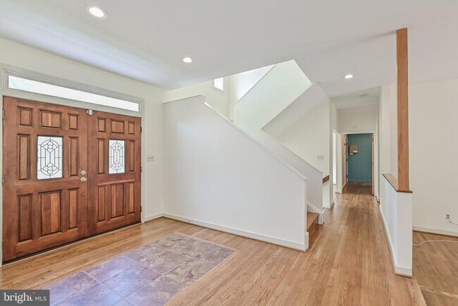 445 Springvale Rd in Great Falls, VA - Building Photo - Building Photo