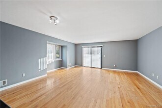 58 Park Dr in Mt Kisco, NY - Building Photo - Building Photo