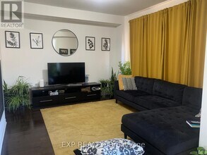 253 Fleetwood Dr in Oshawa, ON - Building Photo - Building Photo