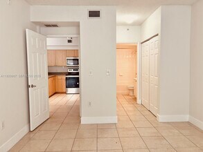 8000 N Nob Hill Rd in Tamarac, FL - Building Photo - Building Photo