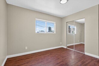429 E 49th St in Los Angeles, CA - Building Photo - Building Photo