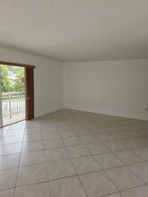 8475 SW 94th St in Miami, FL - Foto de edificio - Building Photo