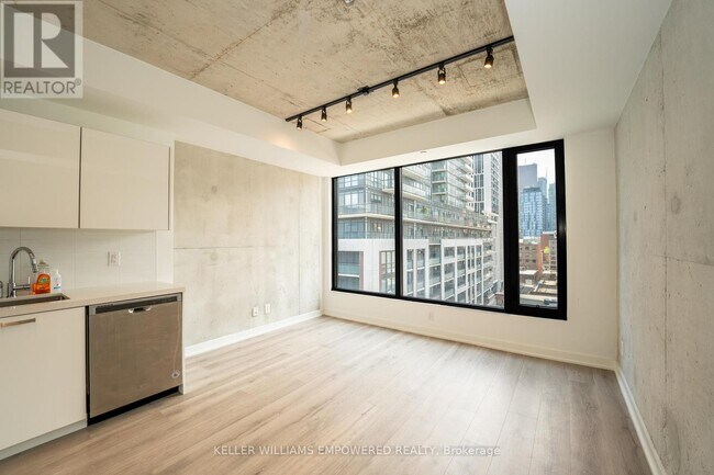 55-755 Ontario St in Toronto, ON - Building Photo - Building Photo