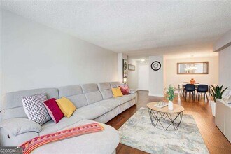 2479 Peachtree Rd NE in Atlanta, GA - Building Photo - Building Photo