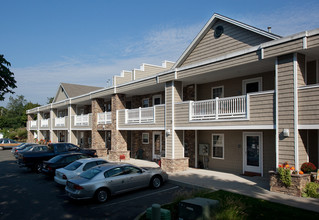 Fairfield Lakeside At Moriches in Moriches, NY - Foto de edificio - Building Photo