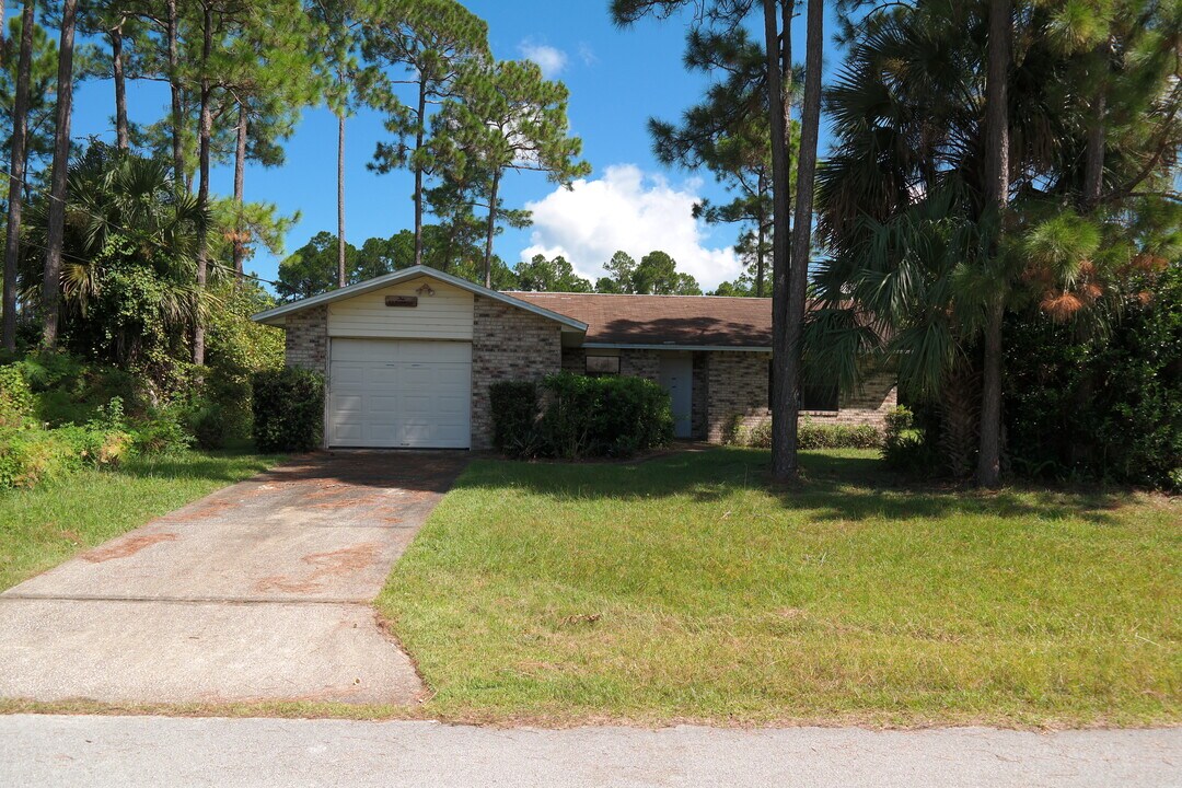 19 Woodstone Ln in Palm Coast, FL - Building Photo