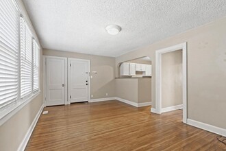 1377 Northwest Blvd in Columbus, OH - Building Photo - Building Photo