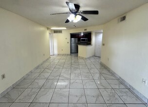 1932 Lake Atriums Cir in Orlando, FL - Building Photo - Building Photo