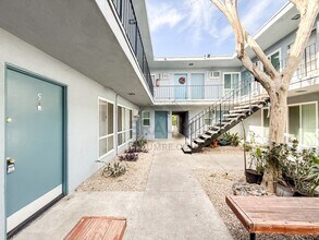 5611 Fulcher Ave, Unit 5 in Los Angeles, CA - Building Photo - Building Photo