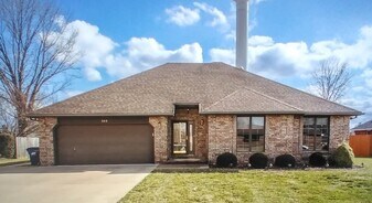 308 W Aven Ave in Nixa, MO - Building Photo