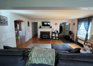 23 Spring St in Lexington, MA - Building Photo - Building Photo