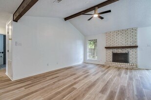 1306 Glenda Dr, Unit A in Round Rock, TX - Building Photo