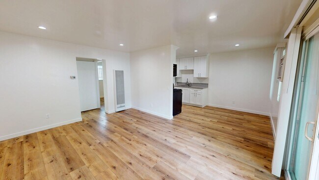 Rowena in Los Angeles, CA - Building Photo - Interior Photo