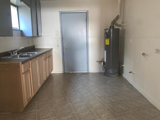 5419 Makeig St photo'