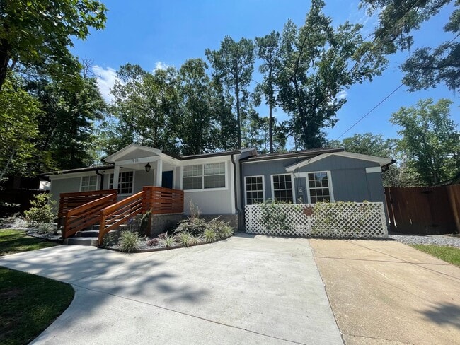 property at 911 Delores Dr