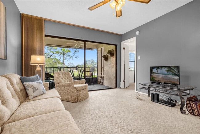 6084 Willowpointe Cir