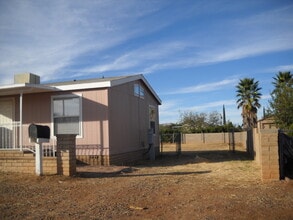 105 E Vía Mercado in Huachuca City, AZ - Building Photo - Building Photo