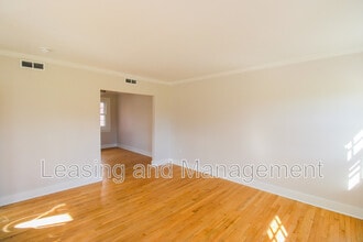 25 Ashley Ave in Charleston, SC - Building Photo - Building Photo