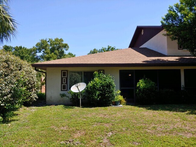 63 Douglas St, Unit 11 in Homosassa, FL - Building Photo - Building Photo