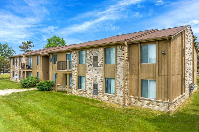 Aspen Creek Apartments in New Baltimore, MI - Building Photo - Building Photo