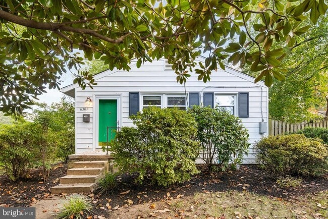 6381 Lakewood Dr in Falls Church, VA - Building Photo - Building Photo