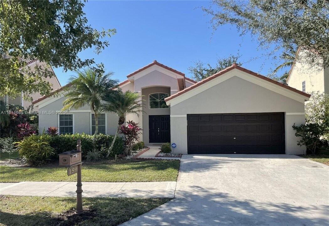 159 Cameron Ct in Weston, FL - Building Photo