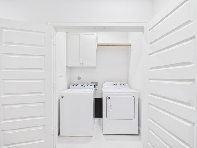 property at 2711 Clinton Dr