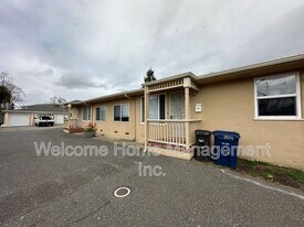 19727 Center St in Castro Valley, CA - Building Photo