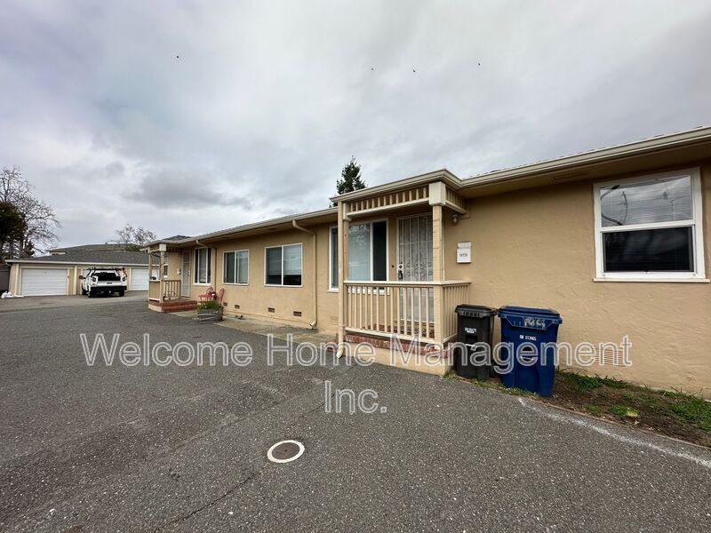 19727 Center St in Castro Valley, CA - Building Photo