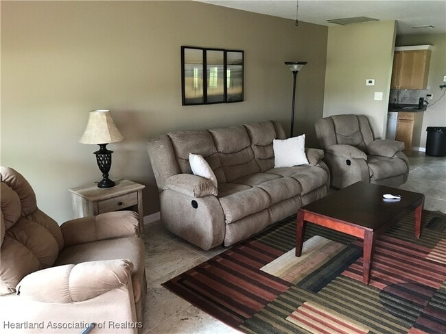 218 Mimosa Ct in Sebring, FL - Building Photo - Building Photo