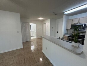 5479 Vineland Rd in Orlando, FL - Building Photo - Building Photo