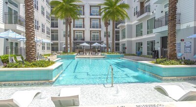 9330 Main St in Houston, TX - Building Photo - Building Photo