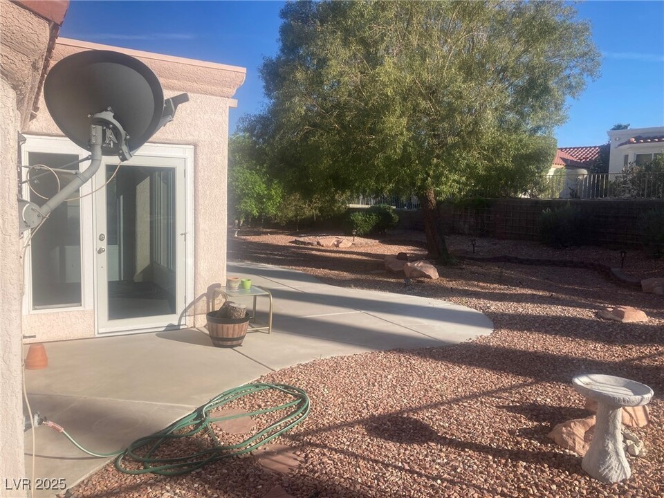 9421 W Gold Mountain Ave in Las Vegas, NV - Building Photo