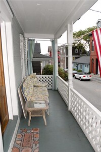 15 Young St in Newport, RI - Foto de edificio - Building Photo