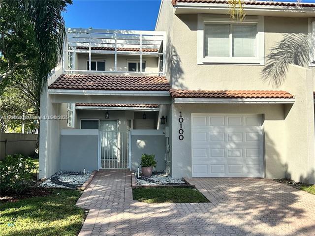 10100 NW 43rd Ter in Doral, FL - Building Photo