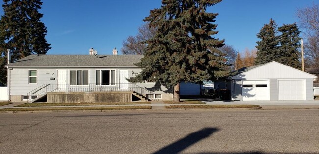1602 Hanaford Ave in Bismarck, ND - Building Photo - Building Photo